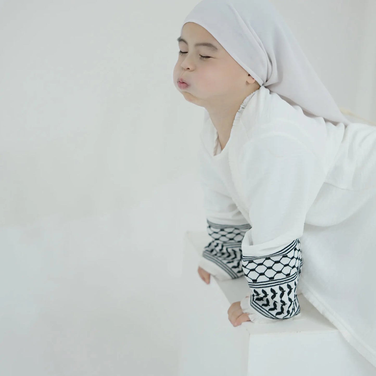 Exquisite Embroidery Tassel Children's Robe Abaya 