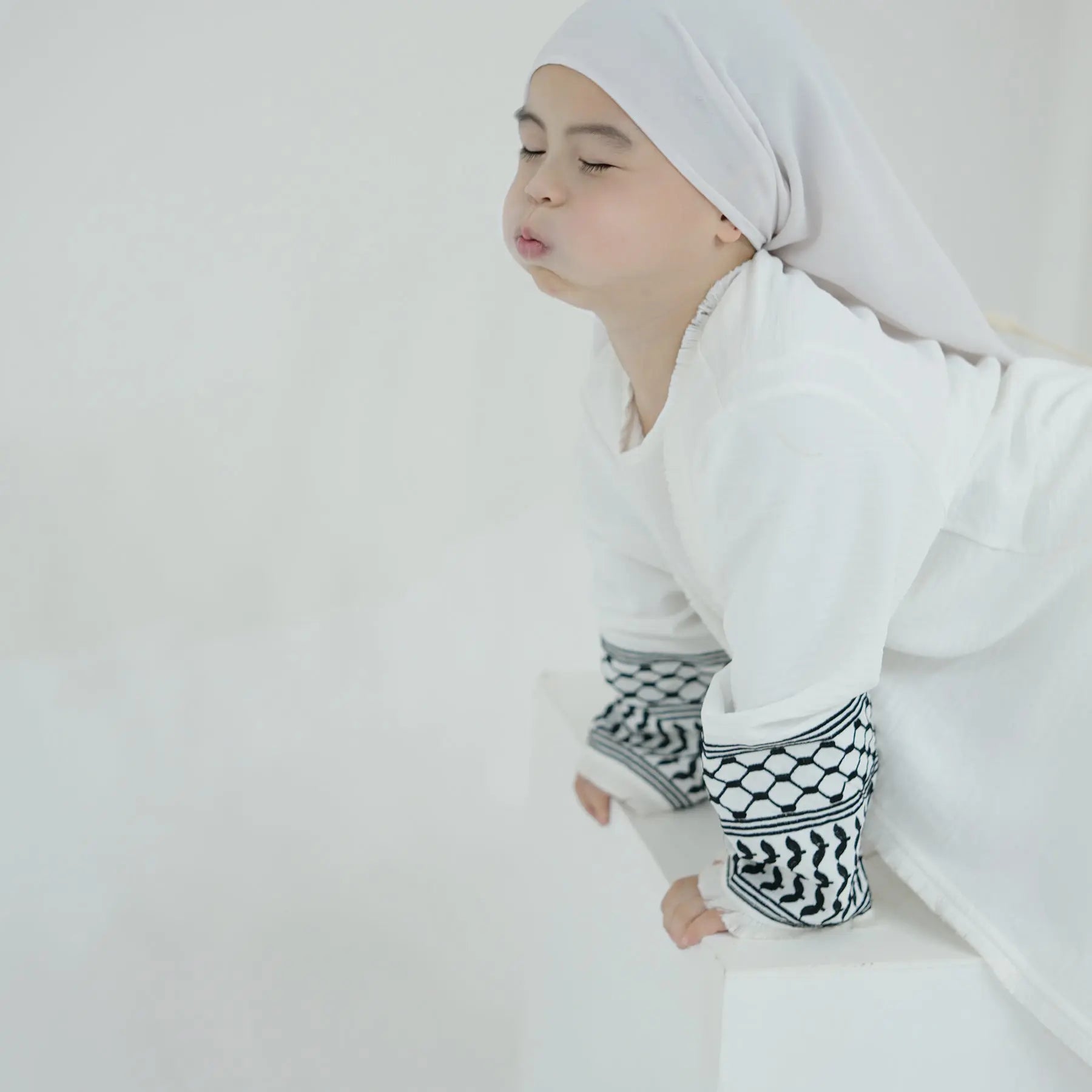 Exquisite Embroidery Tassel Children's Robe Abaya 