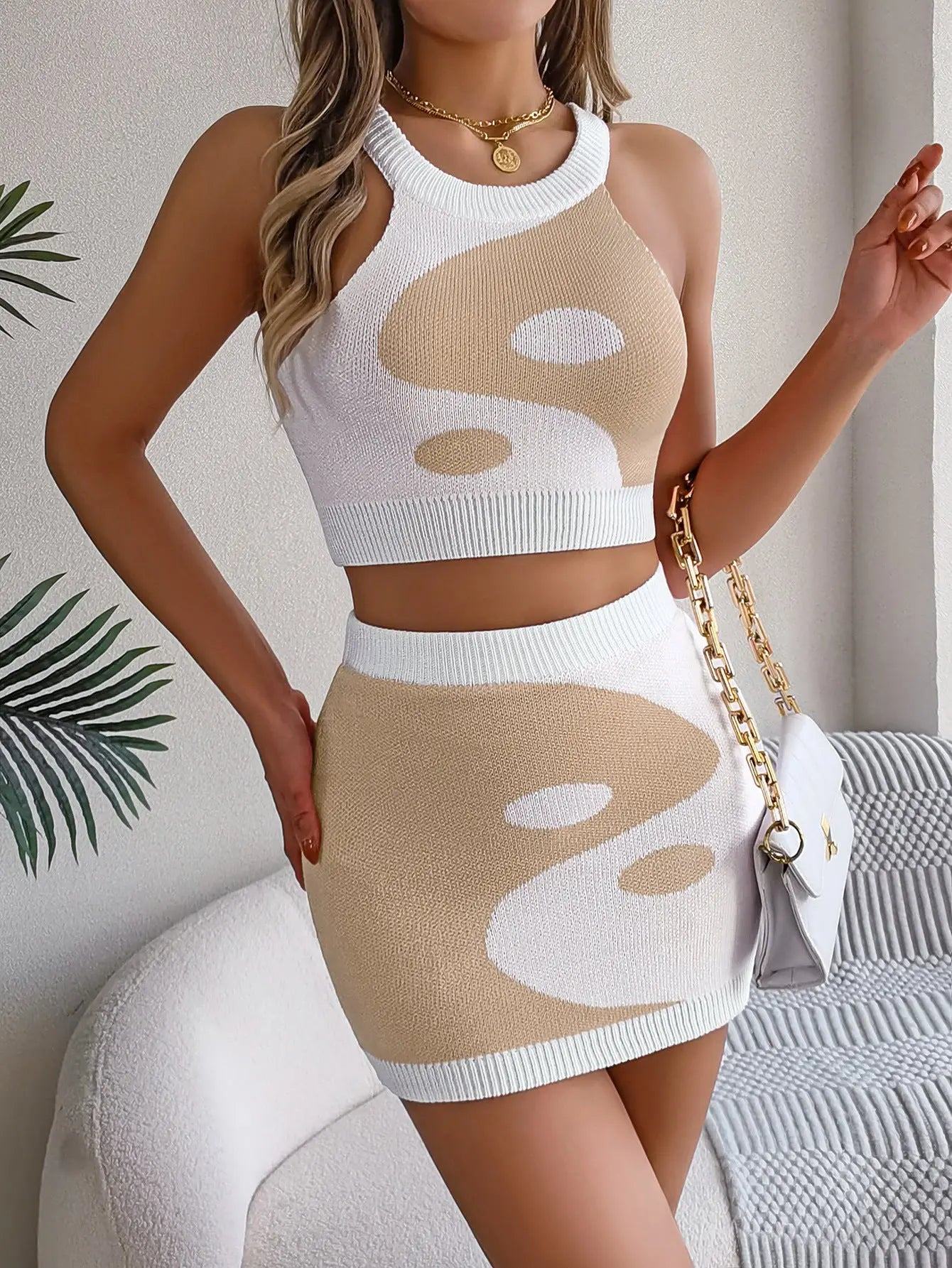 Contrast Color Midriff-baring Top Hip Skirt Suit Women's Clothing 