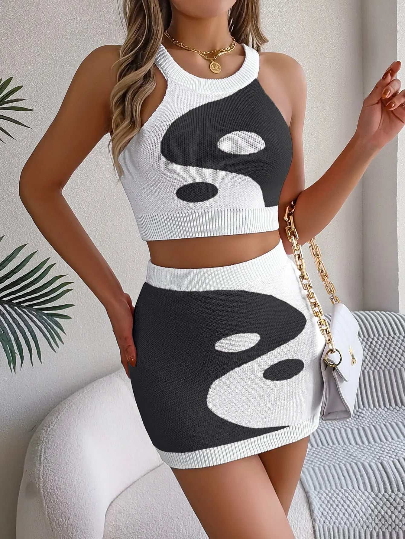 Contrast Color Midriff-baring Top Hip Skirt Suit Women's Clothing 