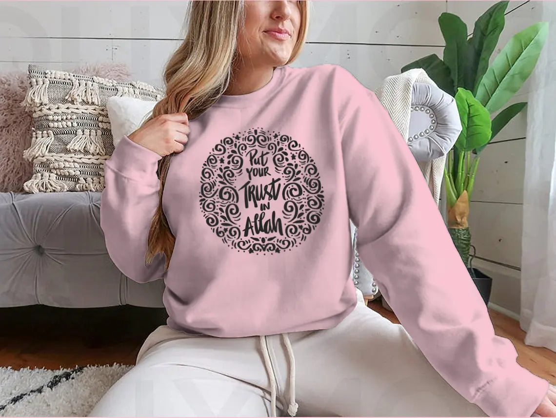 Put Your Trust In Allah. Quran Quote Trendy Style T-Shirt 